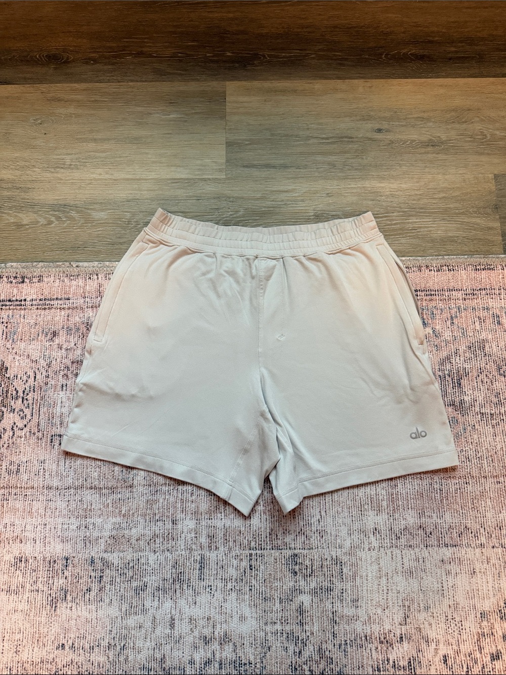 Alo Conquer React Shorts